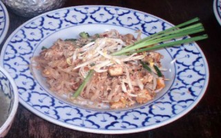 pad thai recipe noodles chicken prawn